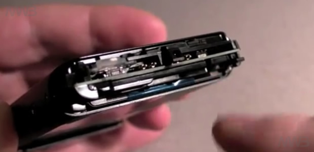 Nokia N8, rimuovere la batteria