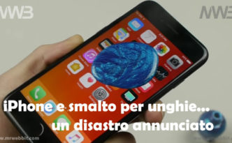 iphone e smalto per unghie un disastro ripulire tutto